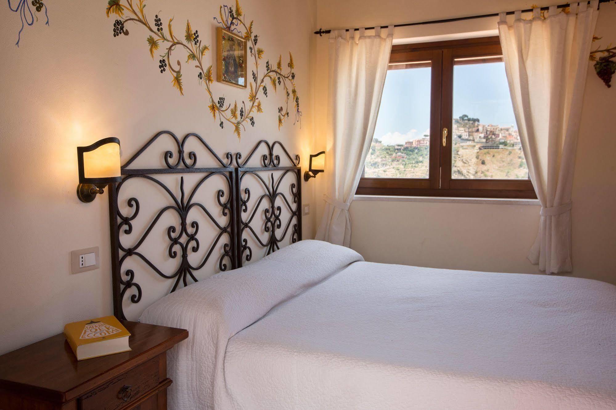Il Casale Di Caterina Hotel ตาออร์มินา ภายนอก รูปภาพ