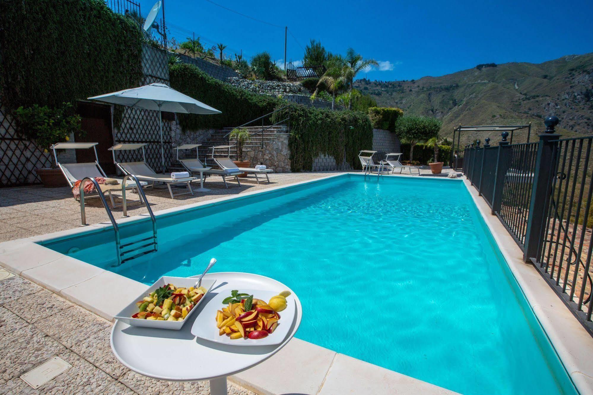 Il Casale Di Caterina Hotel ตาออร์มินา ภายนอก รูปภาพ