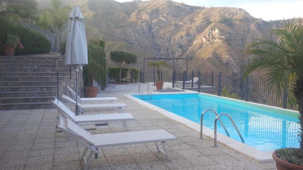 Il Casale Di Caterina Hotel ตาออร์มินา ภายนอก รูปภาพ